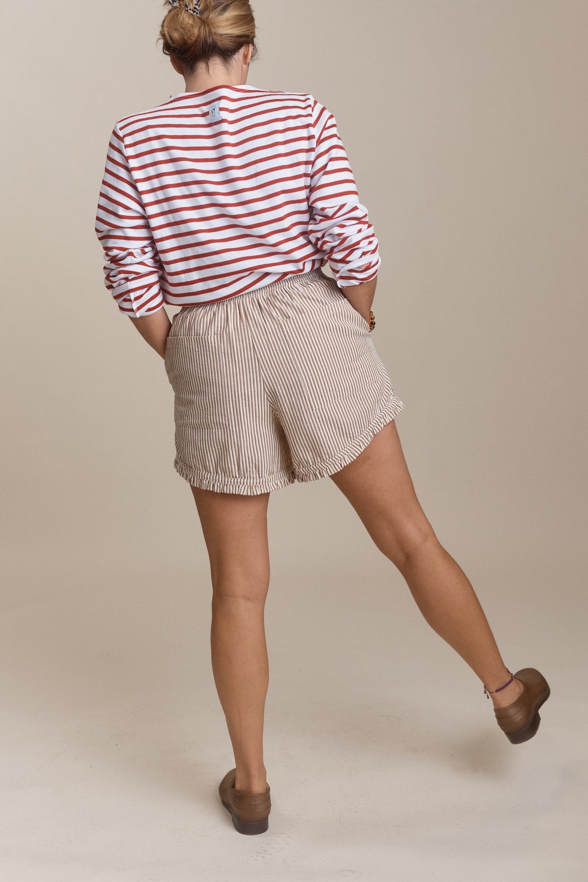 seersucker elastic waist women's short with ruffle hem